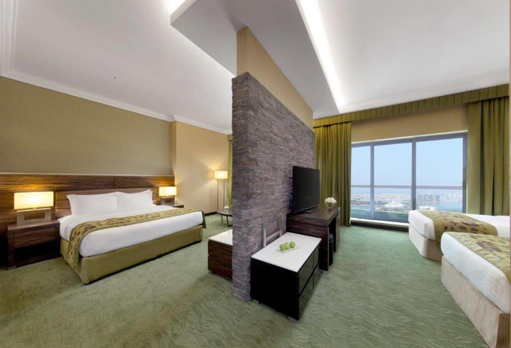 Четырехместный (Семейный четырехместный номер) отеля Atana Hotel, Дубай