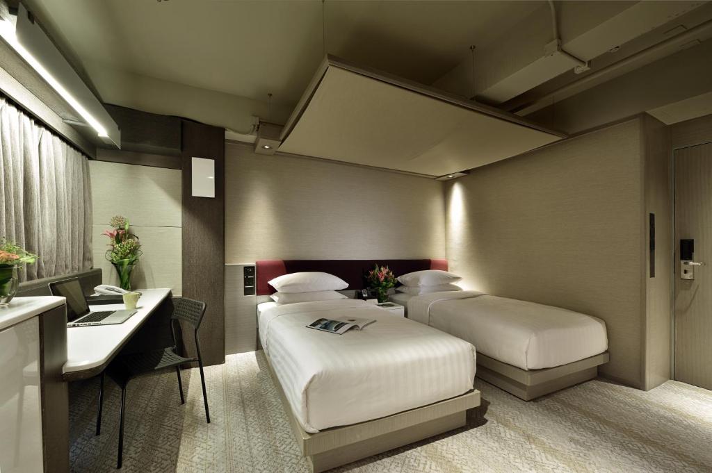 Двухместный (Улучшенный двухместный номер с 2 отдельными кроватями) отеля Xi Hotel, Гонконг (город)