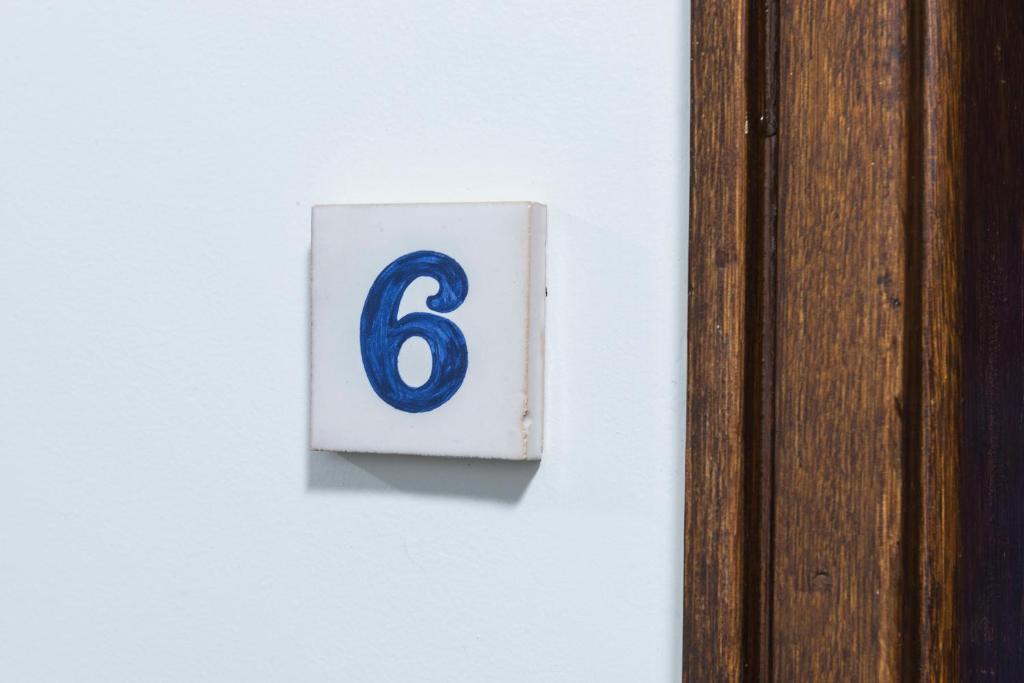 Двухместный (Двухместный номер с 1 кроватью или 2 отдельными кроватями, общей ванной комнатой и балконом), República Bed & Breakfast