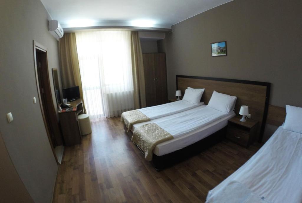 Трехместный (Трехместный номер) отеля Spa Hotel Ivelia, Дыбница