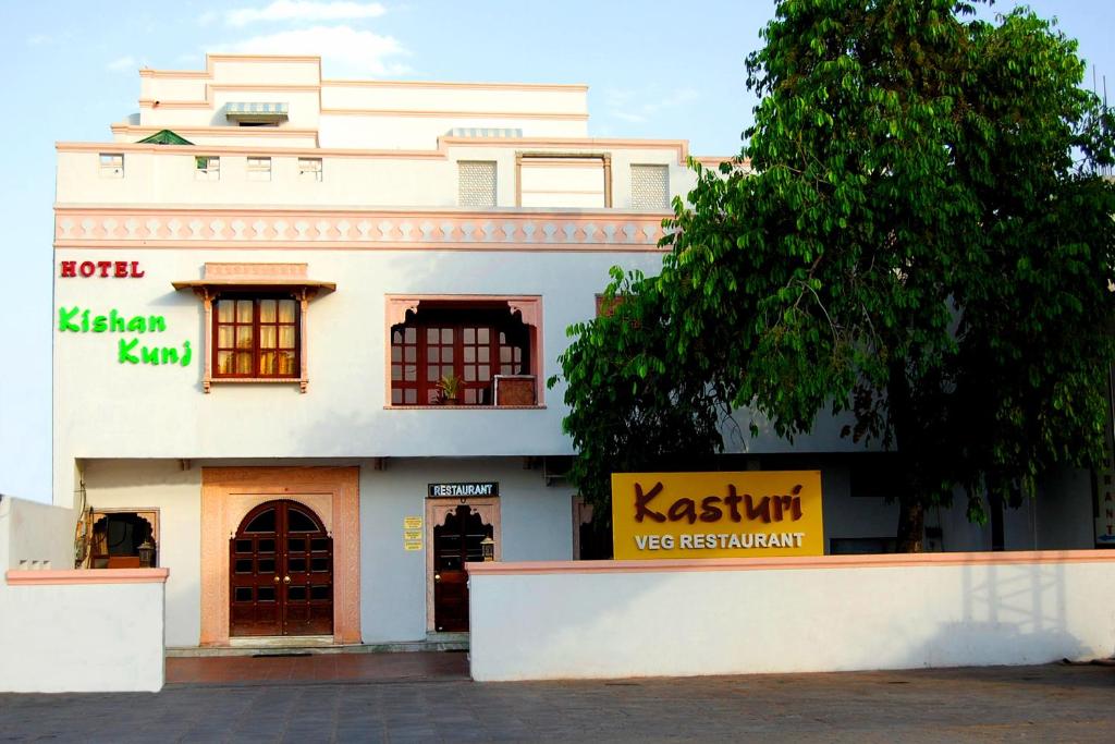 Отель Hotel Kishan Kunj, Кота