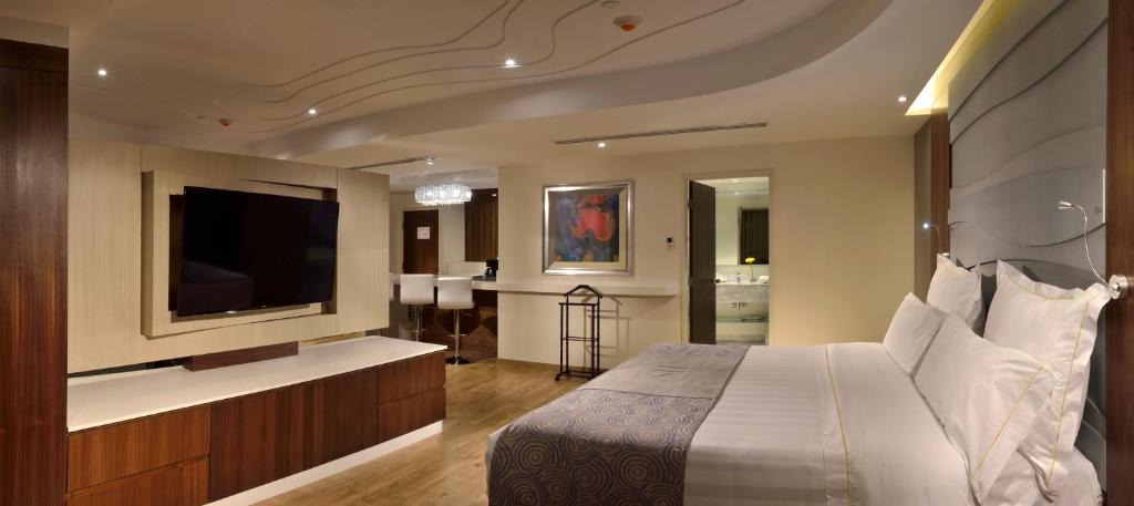 Сьюит (Представительский люкс с кроватью размера «king-size») отеля HS HOTSSON Hotel Silao, Силао