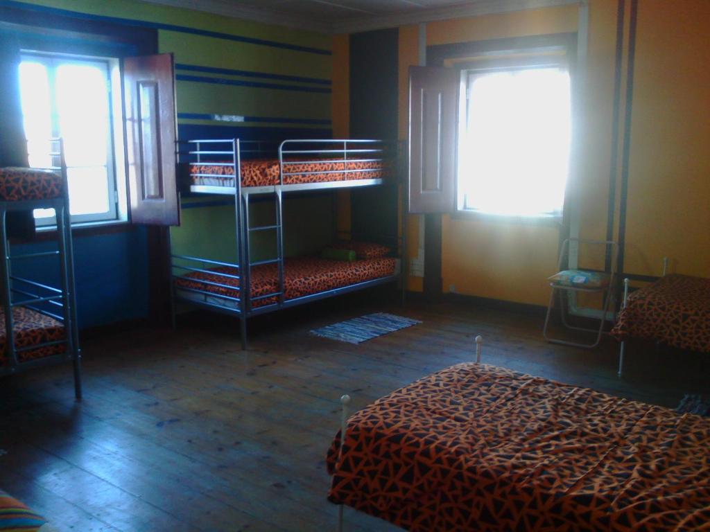 Номер (Спальное место на двухъярусной кровати в общем номере для мужчин и женщин) хостела Good Mood Hostel, Эвора