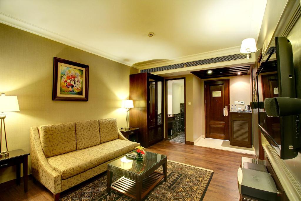 Сьюит (Aster Suite with 20% off on food & soft beverages), The Pllazio Hotel