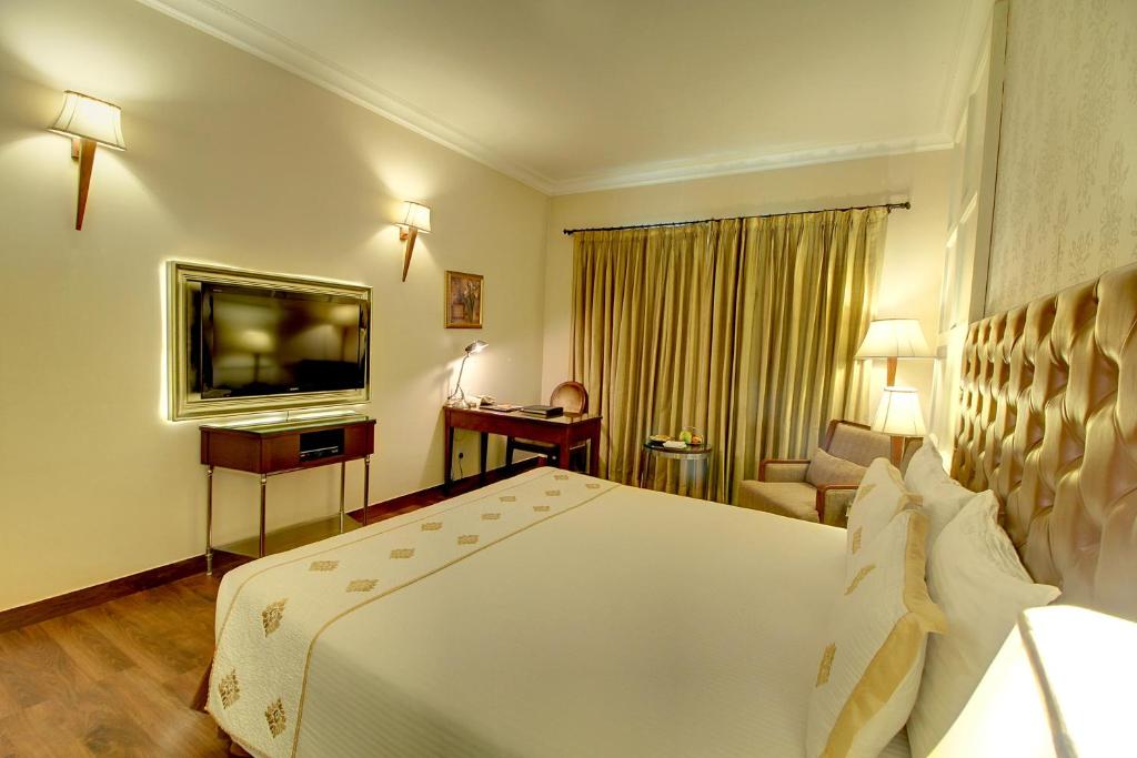 Двухместный (Neo Classic Room with 20% off on food & soft beverages), The Pllazio Hotel