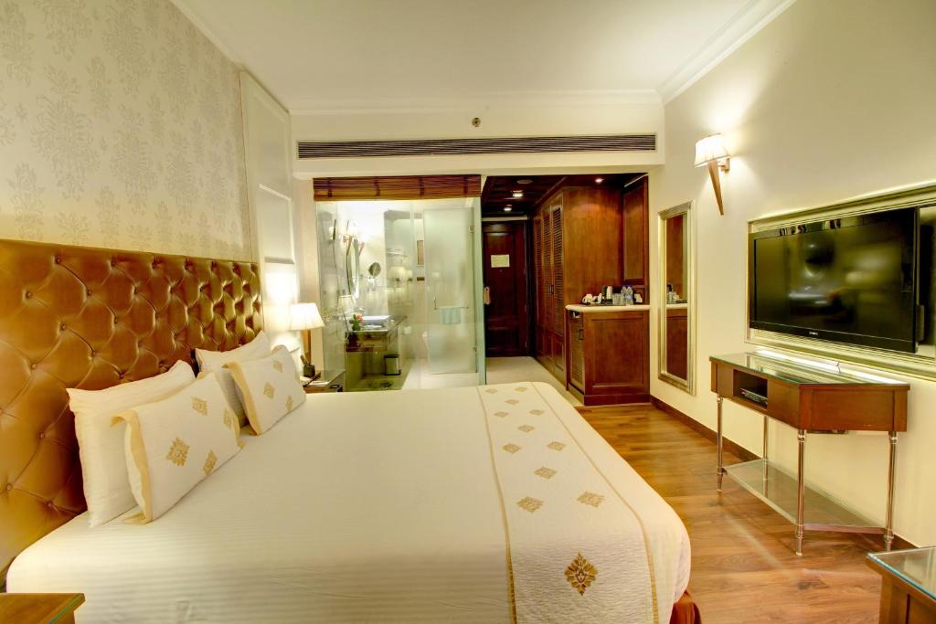 Двухместный (Neo Classic Room with 20% off on food & soft beverages), The Pllazio Hotel