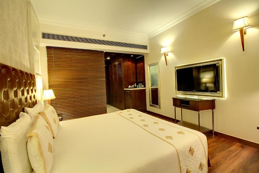 Двухместный (Neo Classic Room with 20% off on food & soft beverages), The Pllazio Hotel