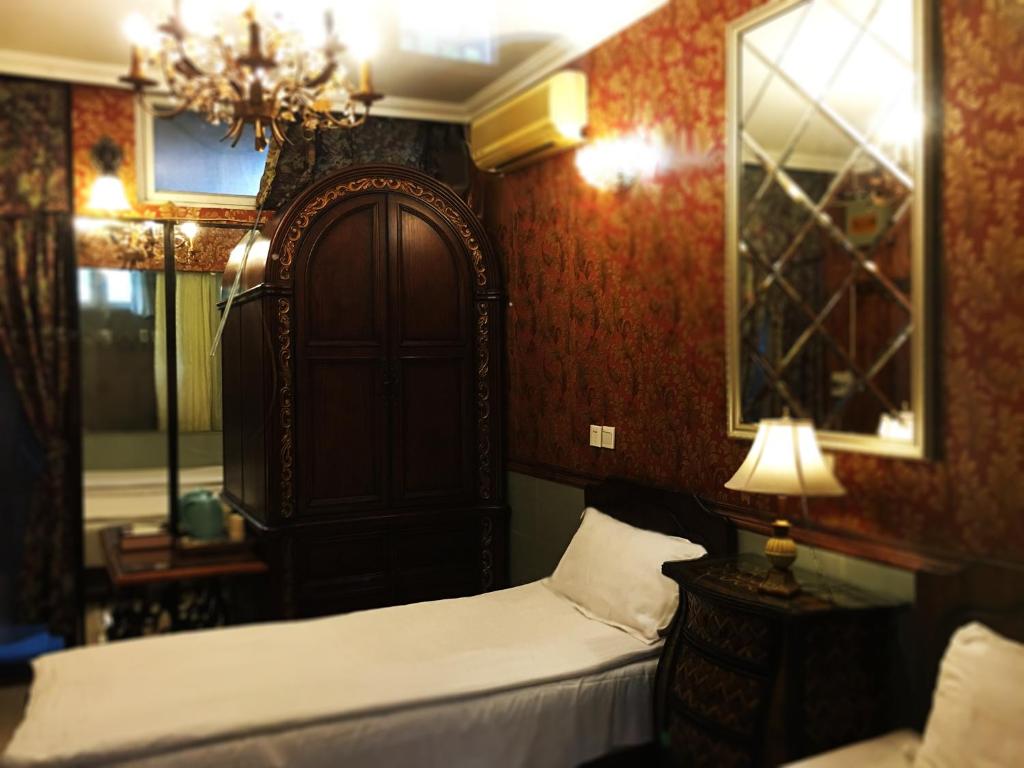 Двухместный (Двухместный номер с 2 отдельными кроватями) отеля Kelly‘s Courtyard Hotel, Пекин