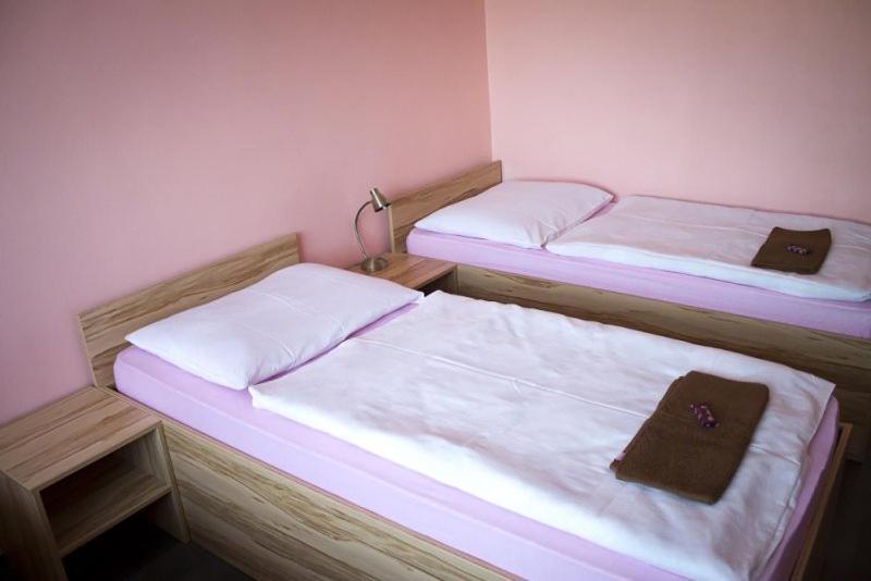 Трехместный (Трехместный номер с общей ванной комнатой) гостевого дома Penzión na Rožku, Слиач