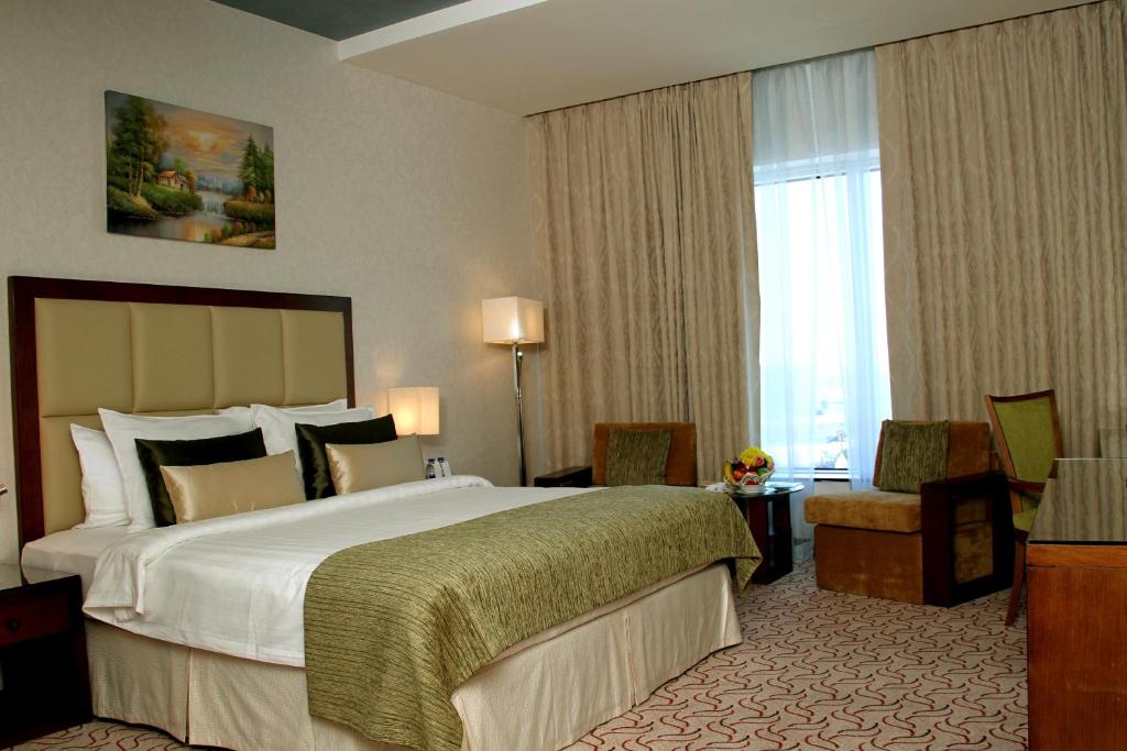 Сьюит (Люкс с 3 спальнями) отеля Samaya Hotel Deira, Дубай