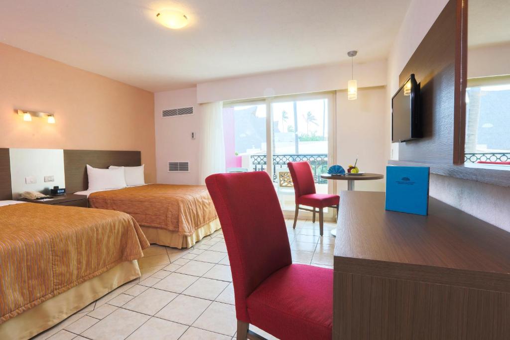 Двухместный (Двухместный номер с 1 кроватью (для 1 взрослого и 1 ребенка)) курортного отеля Crown Paradise Club Puerto Vallarta, Пуэрто-Вальярта