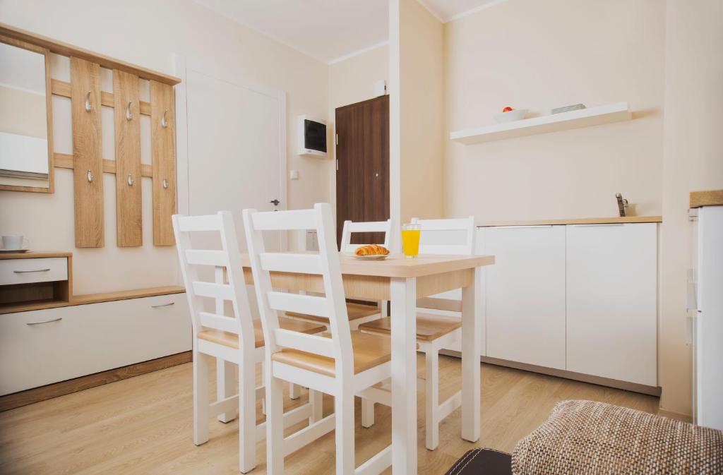 Апартаменты (Апартаменты с 1 спальней и балконом), Holidays Home Apartamenty Chmielna