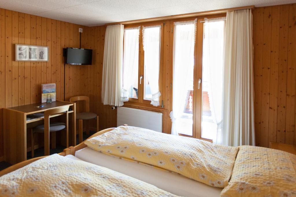 Двухместный (Двухместный номер с 1 кроватью и балконом) отеля Hotel Edelweiss, Венген