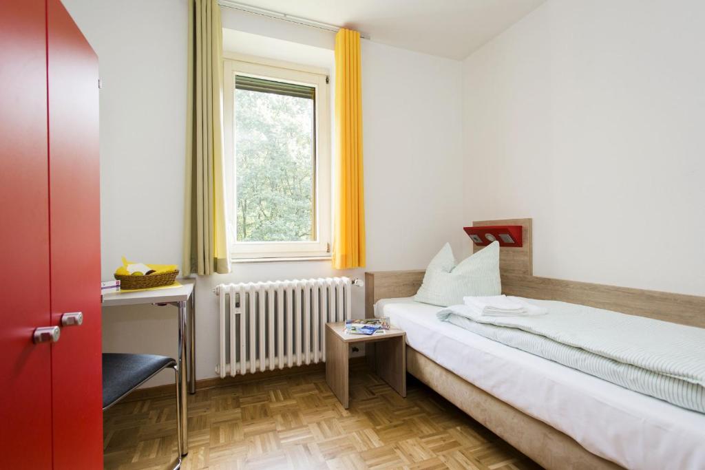 Одноместный (Одноместный номер с собственной ванной комнатой) хостела Jugendherberge Bonn, Бонн