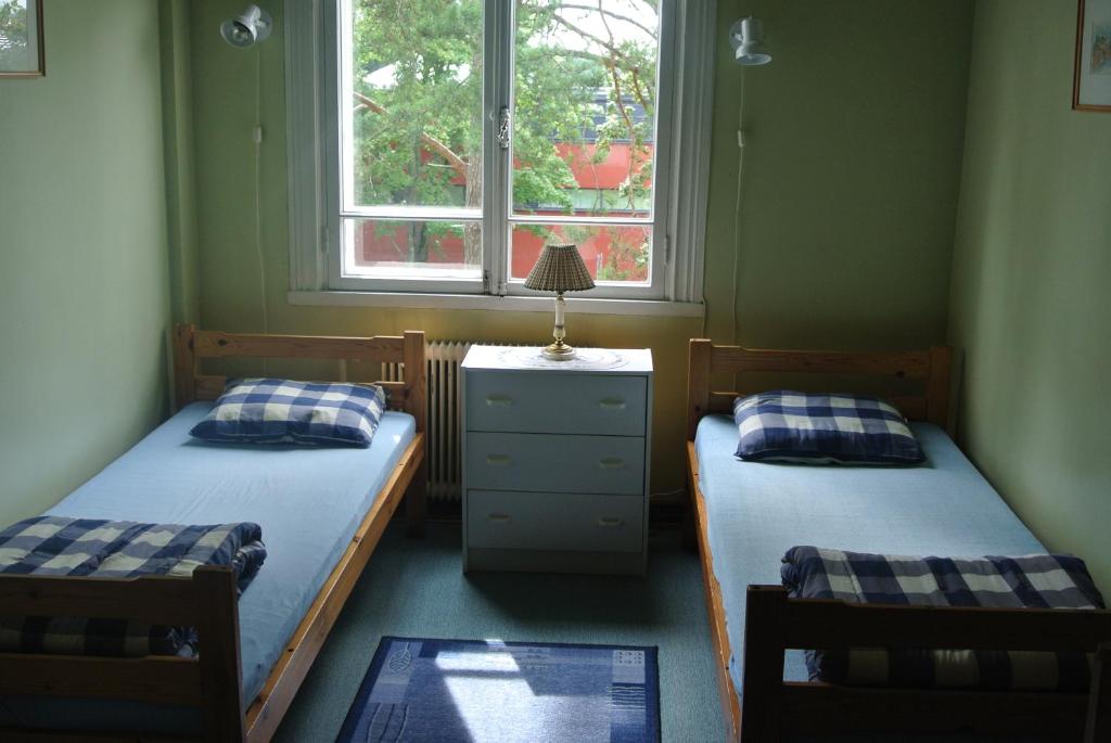 Двухместный (Двухместный номер с 2 отдельными кроватями и общей ванной комнатой) хостела Porvoo Hostel, Порвоо