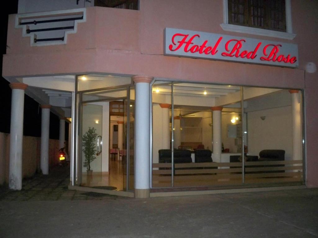 Отель Yoho Hotel Red Rose, Негомбо