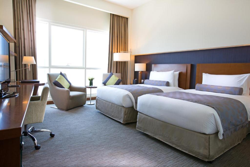 Двухместный (Улучшенный двухместный номер с 2 отдельными кроватями) отеля Grand Millennium Al Wahda Abu Dhabi, Абу-Даби