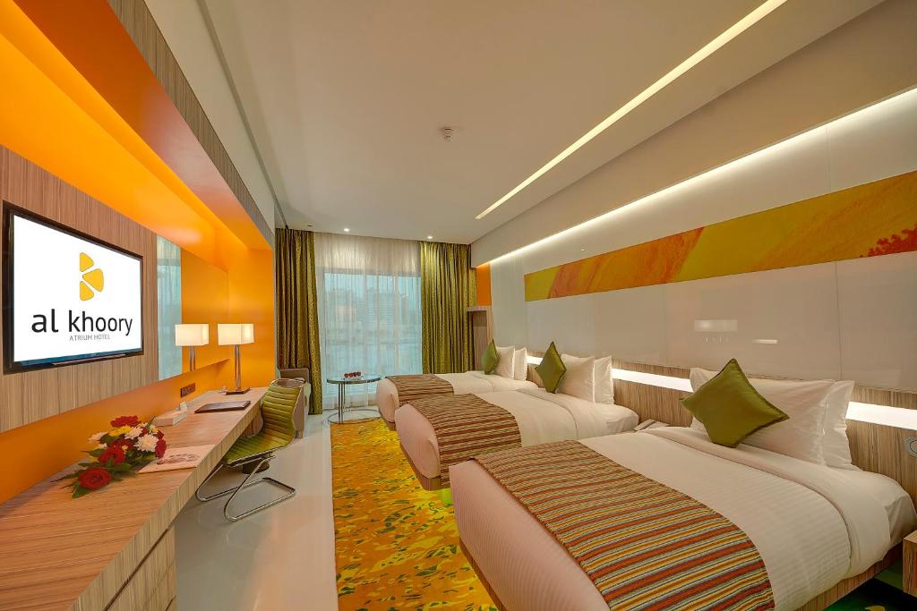 Трехместный (Трехместный номер Делюкс) отеля Al Khoory Atrium, Дубай
