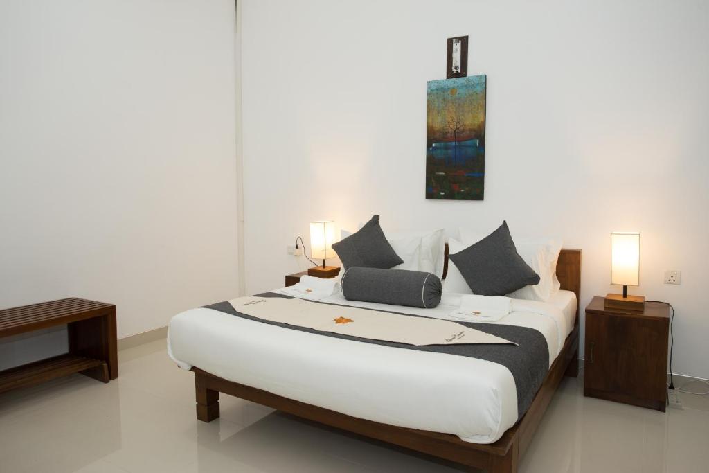 Двухместный (Двухместный номер Делюкс с 1 кроватью и дополнительной кроватью) отеля Grand Camellia Hotel, Нувара-Элия