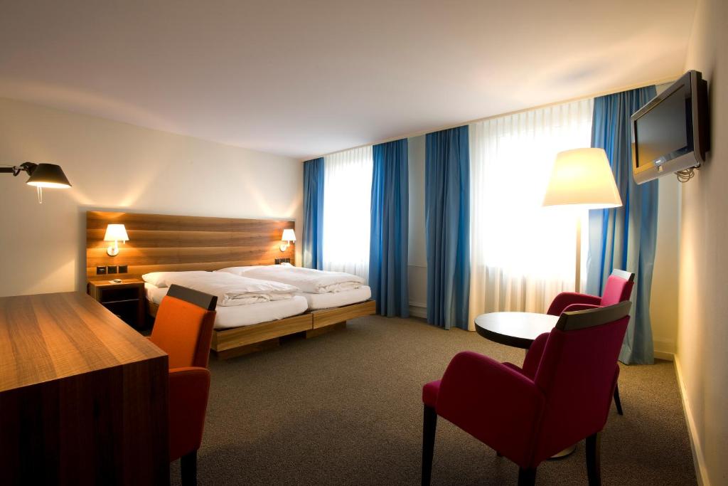 Двухместный (Улучшенный двухместный номер с 1 кроватью) отеля Hotel Astoria, Ольтен