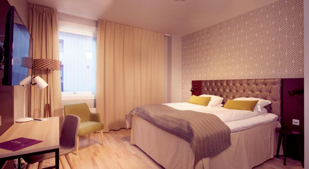 Двухместный (Улучшенный номер с кроватью размера «king-size») отеля Clarion Collection Hotel Astoria, Хамар