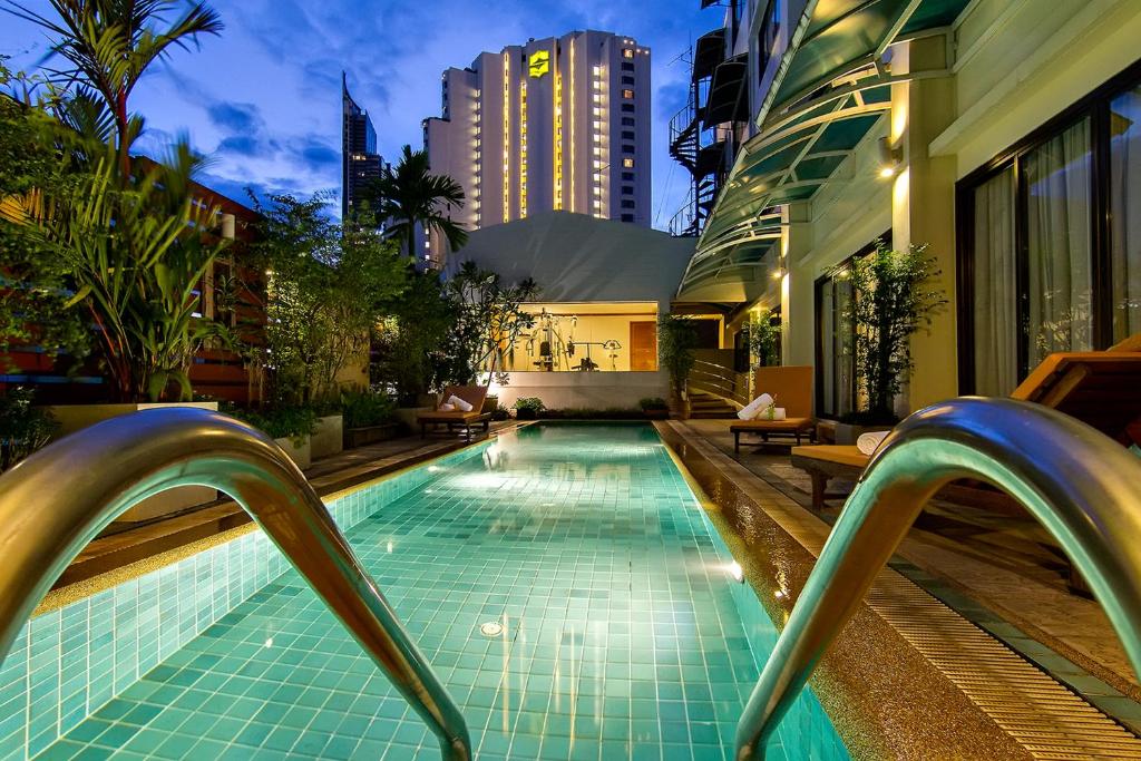 Бассейн в бангкоке. Отель Лебуа в Бангкоке. Таиланд отели Бангкок. Отель в Бангкоке с бассейном на крыше 80. Отель le Tala Бангкок.