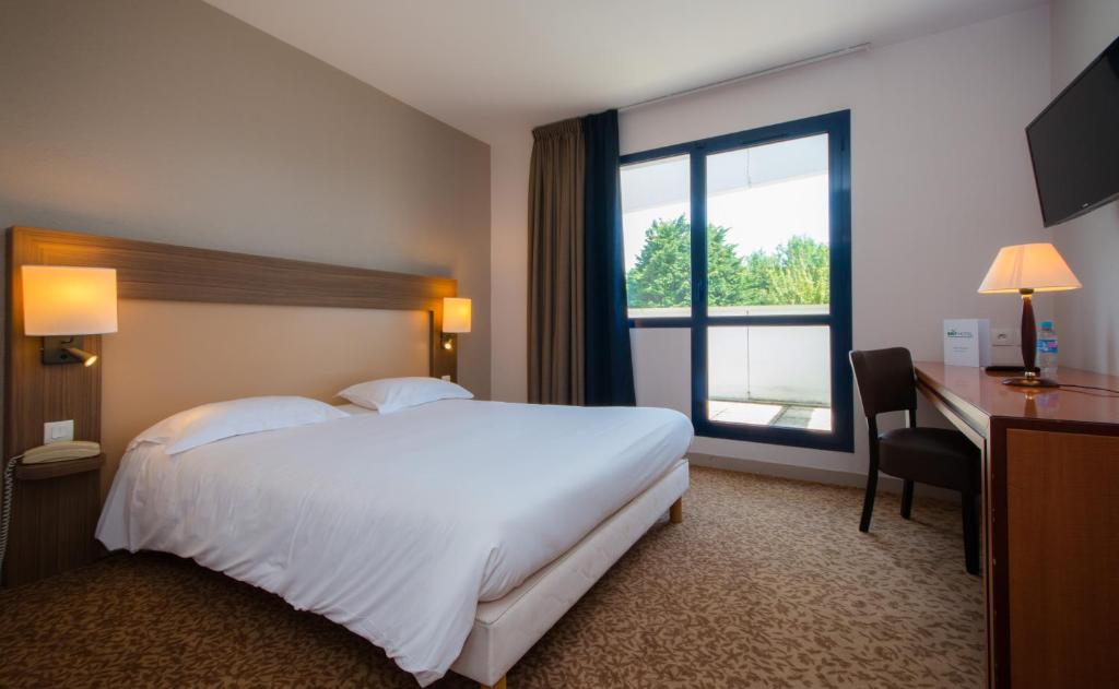 Двухместный (Улучшенный двухместный номер с 1 кроватью) отеля Brit Hotel Saint Malo – Le Transat, Сен-Мало