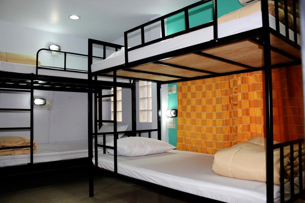 Номер (Кровать в общем 8-местном номере для мужчин и женщин) хостела Home Base Hostel, Бангкок