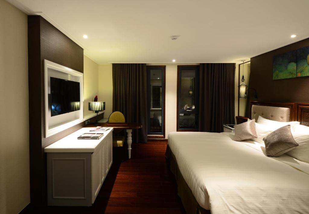 Двухместный (Двухместный номер Делюкс с 1 кроватью или 2 отдельными кроватями, вид на город) отеля The Chi Boutique Hotel, Ханой