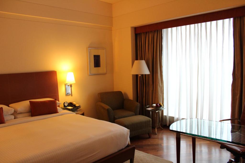 Двухместный (Номер Делюкс с кроватью размера «king-size» и бесплатным Wi-Fi) отеля Hyatt Regency Kolkata, Калькутта