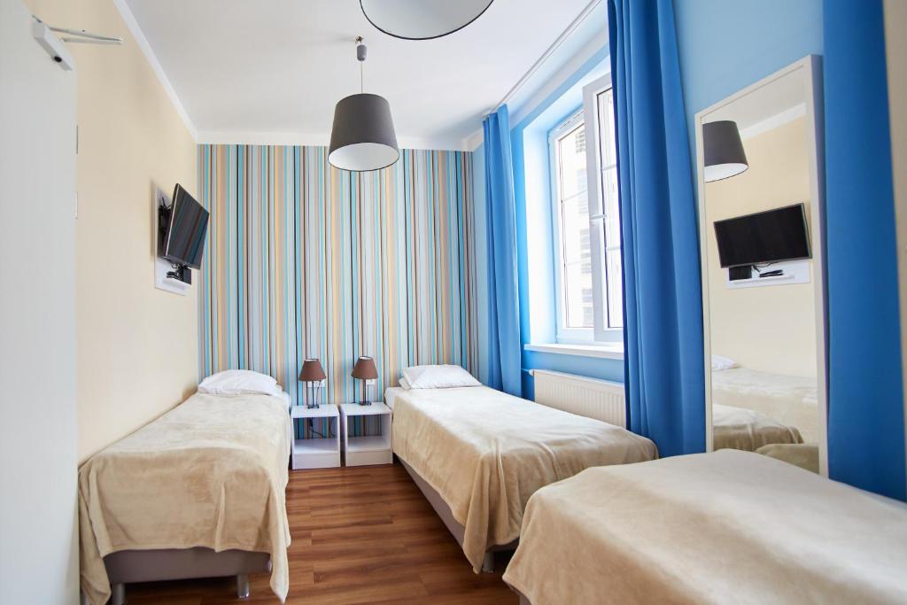 Трехместный (Трехместный номер Делюкс с собственной ванной комнатой) хостела Premium Hostel, Краков