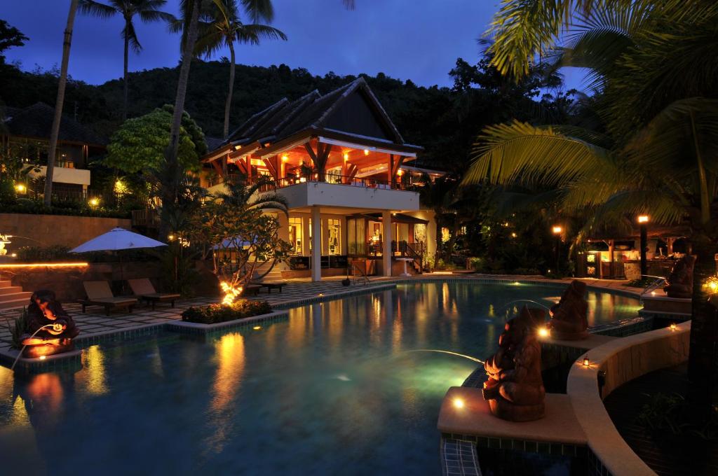 Andaman White Beach Resort, Пхукет