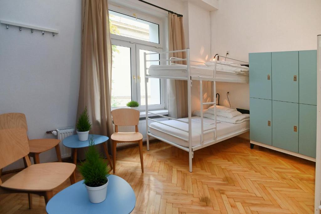 Семейный (Кровать в общем 8-местном номере), Warsaw Hostel Centrum