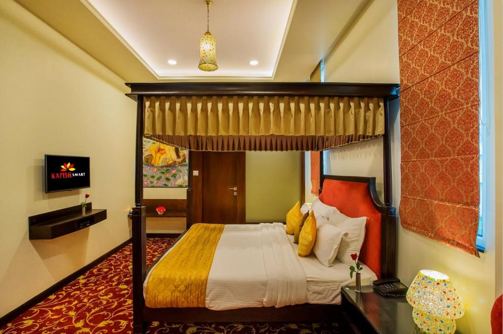Сьюит (Двухместный люкс с 1 кроватью) отеля Hotel Kapish Smart-All Pure Veg, Джайпур