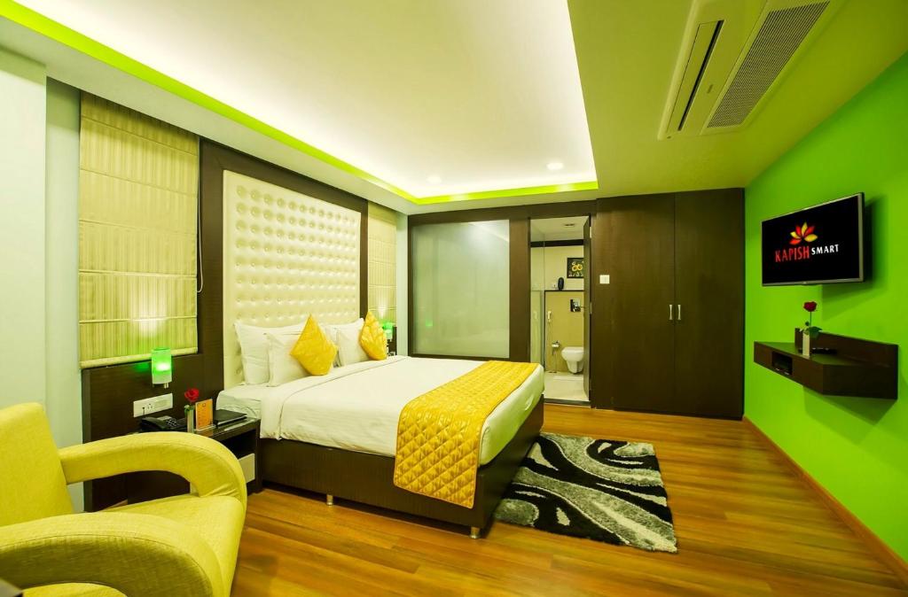 Двухместный (Улучшенный двухместный номер с 1 кроватью) отеля Hotel Kapish Smart-All Pure Veg, Джайпур