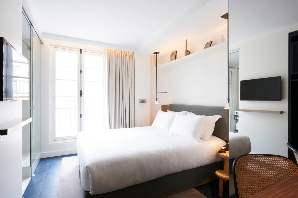 Двухместный (Классический двухместный номер с 1 кроватью и балконом) отеля Hôtel Amastan Paris, Париж