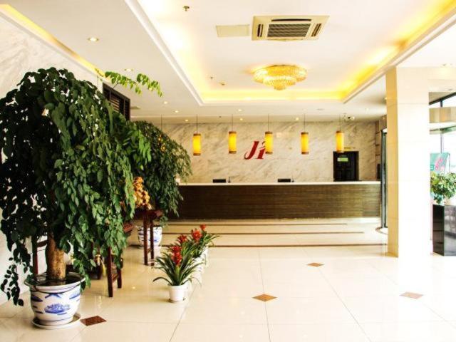Отель Jingjiang Inn Yangzhou Jiangyang Middle Road, Янчжоу