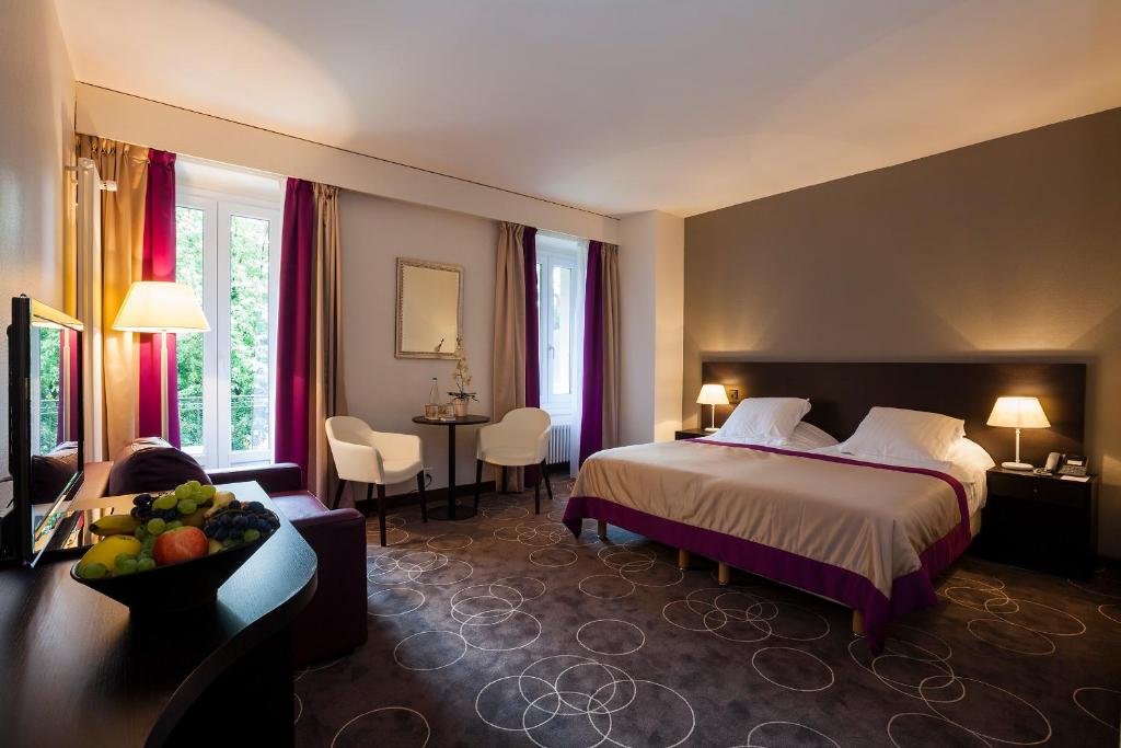 Трехместный (Улучшенный трехместный номер) отеля Grand Hôtel des Bains Superior, Лавей-ле-Бан