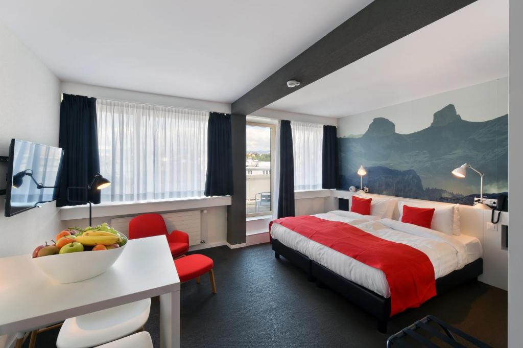 Студио (Двухместный номер с 1 кроватью и террасой) отеля Home Swiss Hotel, Женева