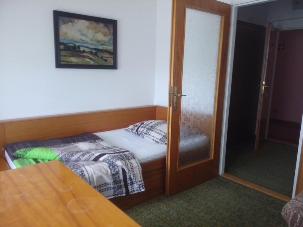 Одноместный (Одноместный номер с ванной комнатой) отеля Hotel BESTAR, Млада-Болеслав