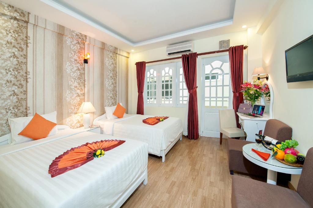 Двухместный (Двухместный номер Делюкс с 1 кроватью или 2 отдельными кроватями и видом на бассейн) отеля Palm Beach Hotel, Нячанг