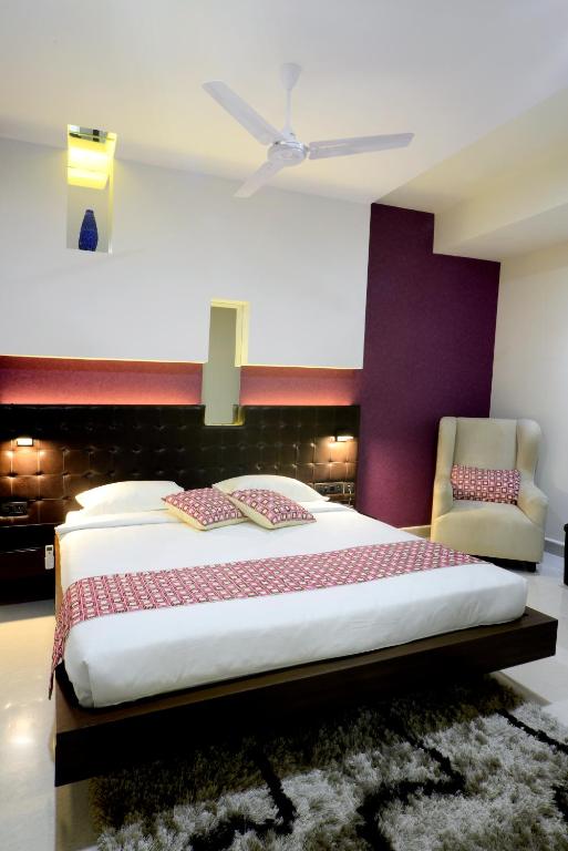 Двухместный (Двухместный номер Делюкс с 1 кроватью) отеля Hotel Serenity La Vista, Хайдарабад