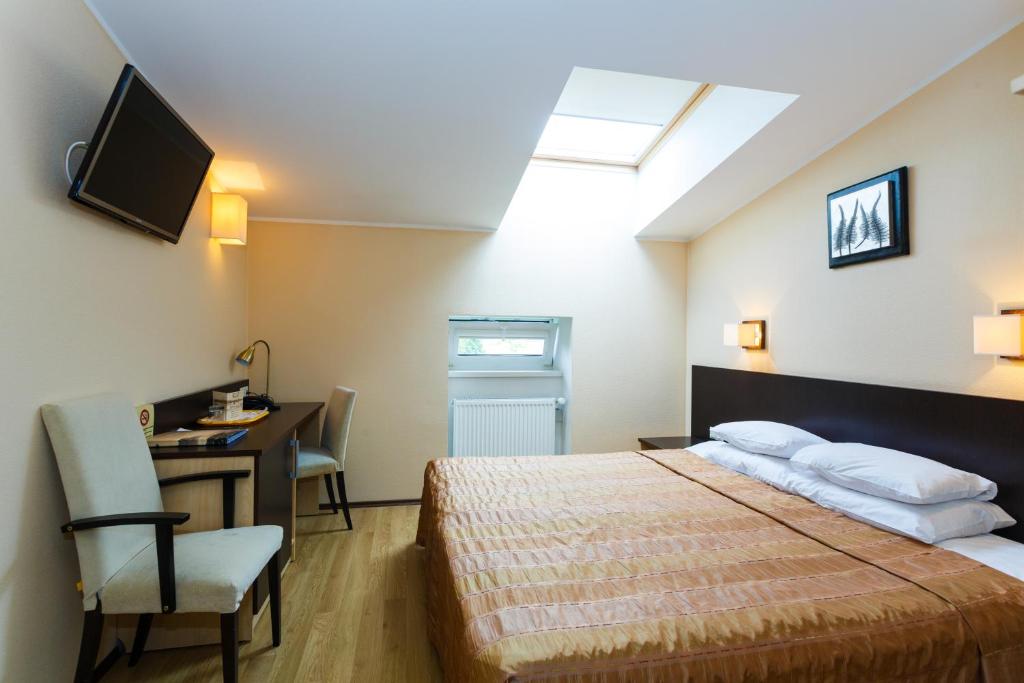 Двухместный (Двухместный номер эконом-класса с 1 кроватью или 2 отдельными кроватями) отеля Hotel Rocca al Mare, Таллин