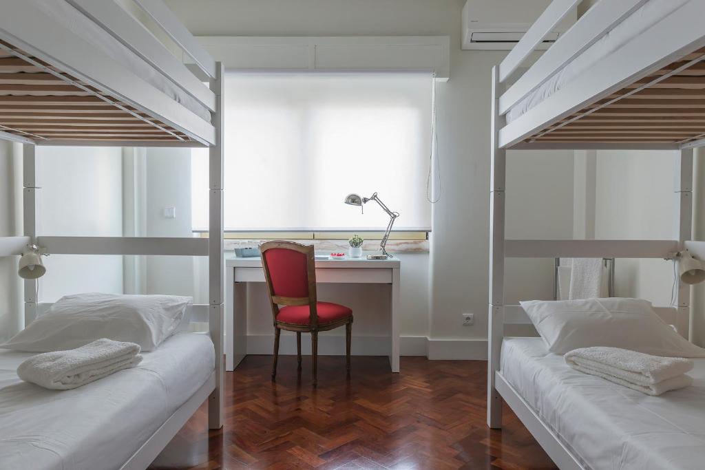 Четырехместный (Четырехместный номер с общей ванной комнатой) гостевого дома República Bed & Breakfast, Лиссабон