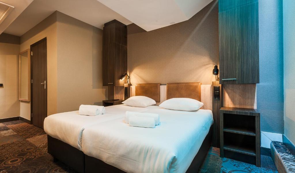Двухместный (Двухместный номер с 2 отдельными кроватями - Цокольный этаж) отеля The Alfred Hotel, Амстердам