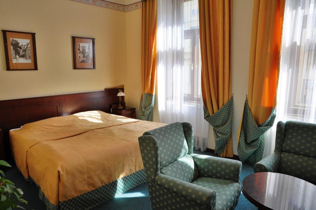 Двухместный (Улучшенный двухместный номер с 1 кроватью) отеля Grandhotel Garni, Йиглава