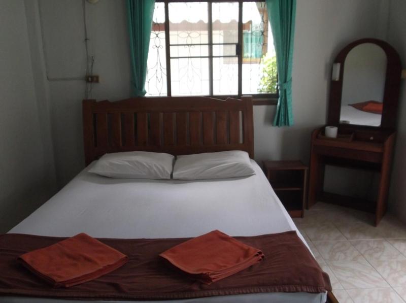 Номер (Бунгало с вентилятором и видом на море) отеля Palm Point Village, Самуи
