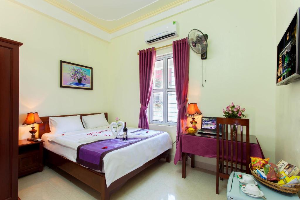 Двухместный (Улучшенный двухместный номер с 1 кроватью) хостела Ninh Binh Downtown Backpacker Hostel, Ниньбинь