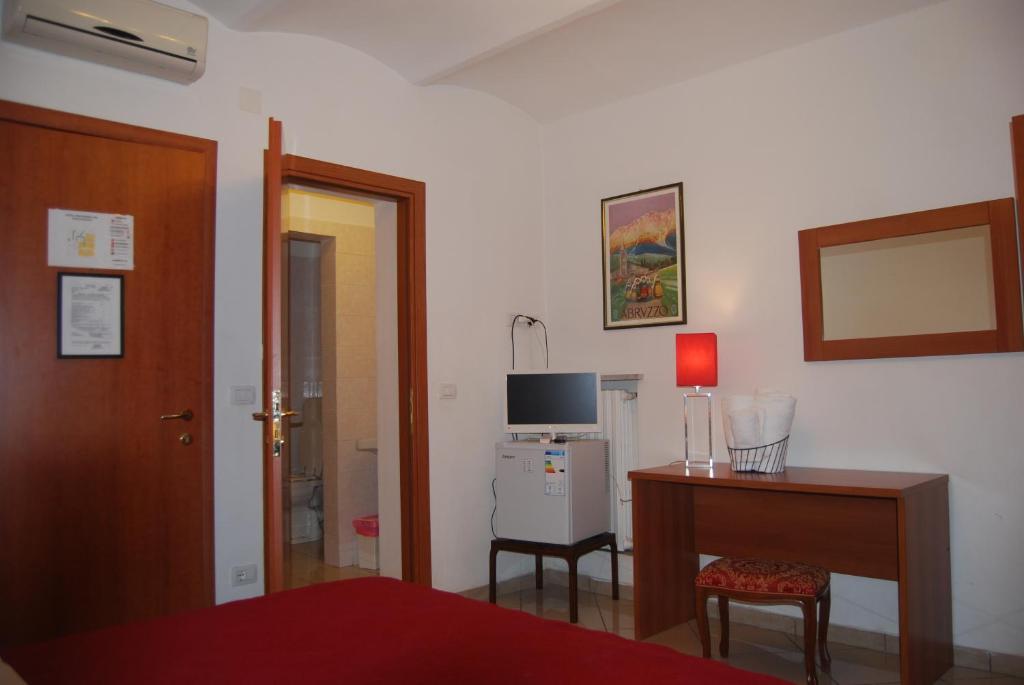 Двухместный (Двухместный номер эконом-класса с 1 кроватью или 2 отдельными кроватями) отеля Hotel Dalmazia, Флоренция