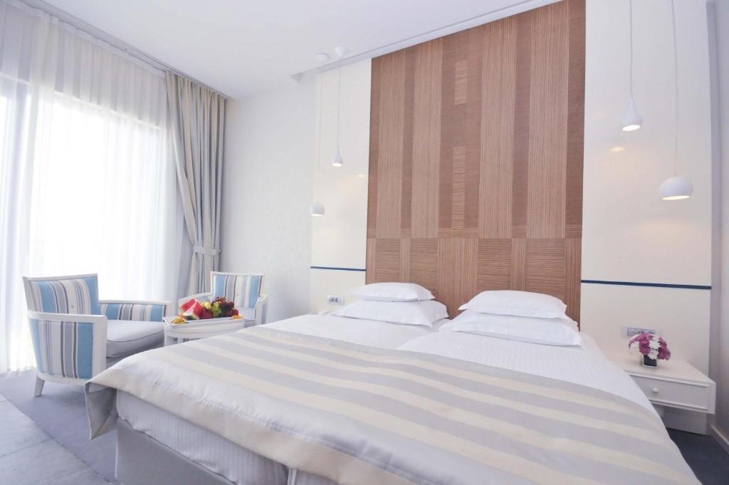 Двухместный (Двухместный номер с 1 кроватью или 2 отдельными кроватями и балконом) отеля Hotel Bracera, Будва